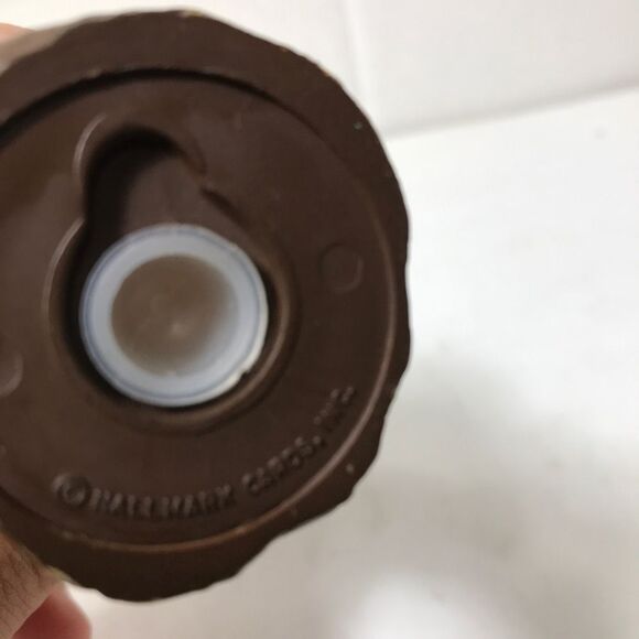 Vintage Hallmark Thanksgiving Pilgrims Salt and Pepper Shakers - Picture 6 of 6